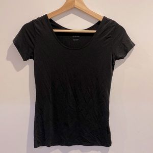 Uniqlo AIRism scoop neck short sleeve black tee shirt